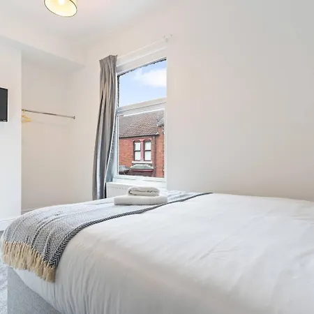 #4 - Location - Private Ensuite, Smart Tv, Fast Wifi By Yoko Guest house