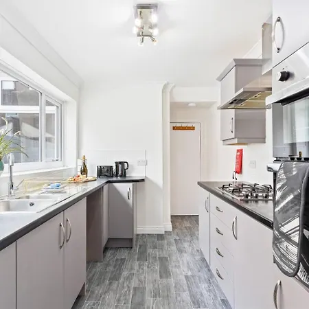 #4 - Location - Private Ensuite, Smart Tv, Fast Wifi By Yoko Guest house